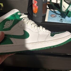 Green and White High-Top Jordan golf shoes size 8 mens